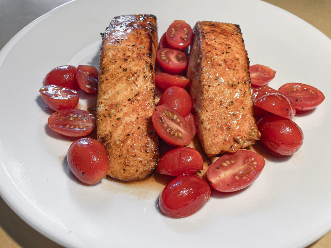 salmon with cherry tomatoes