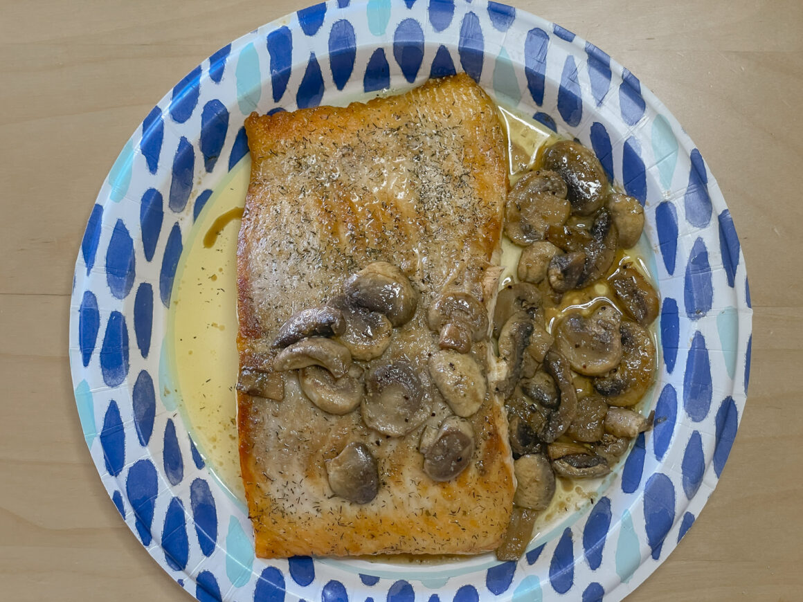 salmon with garlic mushrooms in butter