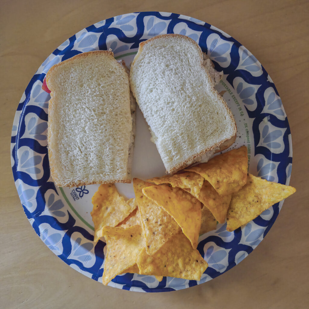 Tuna Sandwich w/Chips