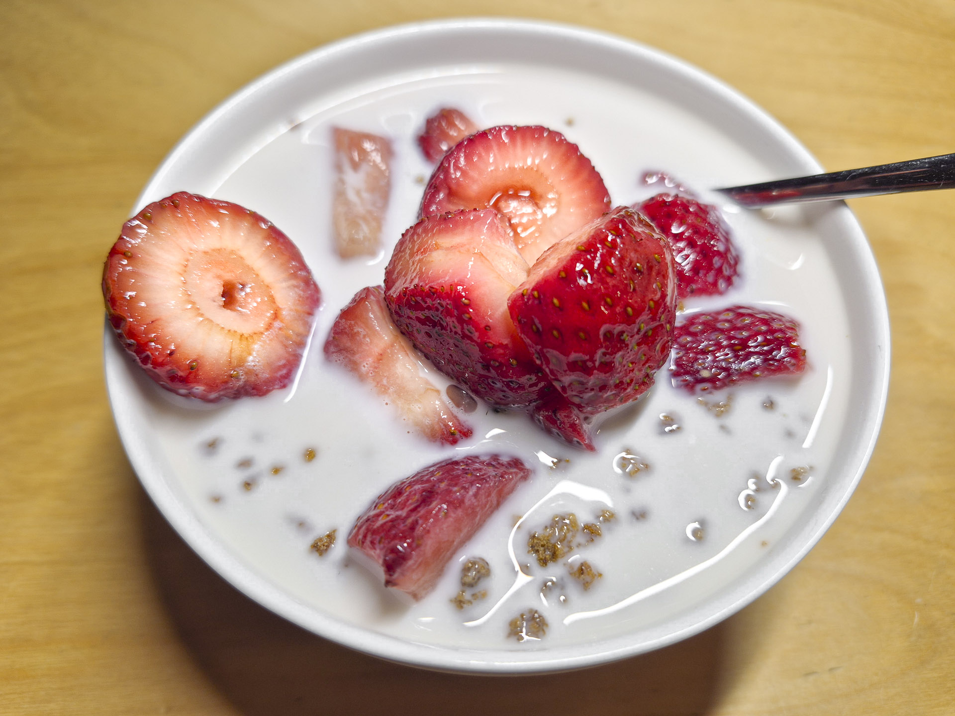 Grapenuts with Strawberries